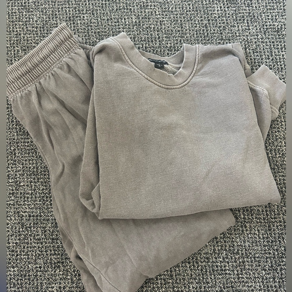 Pretty little thing brown sweat set